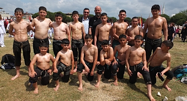 Burhaniye’de Başpehlivanlar Yetişecek   