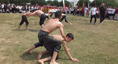 Burhaniye’de Başpehlivanlar Yetişiyor  