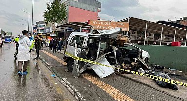 Bursa'da feci kaza: 2 ölü, 1 yaralı