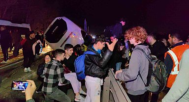 Öğrencileri Taşıyan Tur Kaza Yaptı