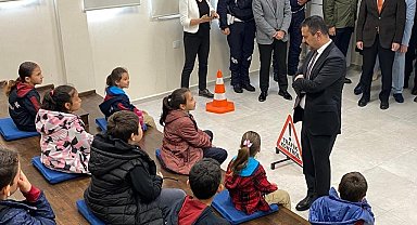 Çanakkale'de depremzede çocuklar trafik kuralları konusunda bilgilendirildi