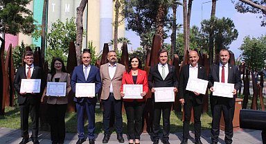 CHP İzmir vekilleri mazbatalarını aldı