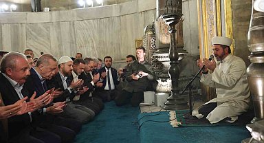 Cumhurbaşkanı Erdoğan yatsı namazını Ayasofya Camii'nde kıldı