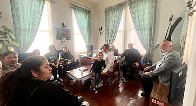 Depremzede aileye AK Parti'den ziyaret