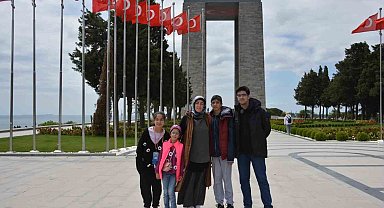 Depremzede vatandaşlar şehitlikleri ziyaret etti