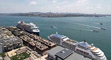 Dev kruvaziyerler Galataport'a demirledi