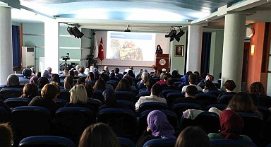 Ebeler ve Hemşireler haftasında Kahramanmaraş depremlerinde hayatını kaybeden sağlık çalışanları anıldı