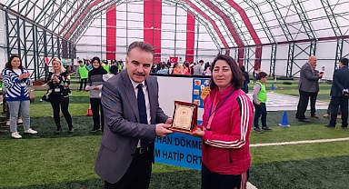 Edremit’te Depremzede Öğrencilere Çocuk Şenliği   