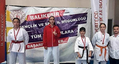 Edremitli Karateciler Göz Doldurdu   