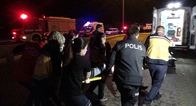 Elektrik Direğine Çarparak Takla Atan Minibüsteki 3 Kişi Yaralandı    