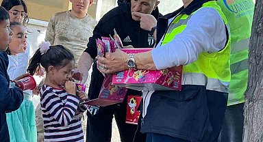 Erdal Erdem'den depremzede çocuklara moral desteği