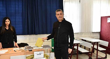 Esenyurt Belediye Başkanı Bozkurt oyunu kullandı