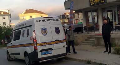 Eşinden Boşanmak İstemeyen Koca Baldızının Dükkanında Kendisini Vurdu 