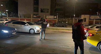 Eyüpsultan'da asayiş uygulaması: Araçlar tek tek arandı, sürücülere GBT kontrolü yapıldı