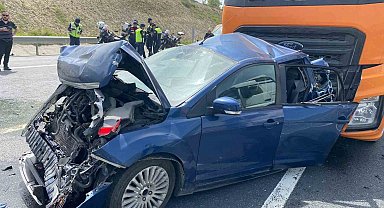 Eyüpsultan'da feci kaza: Tankerin çarptığı otomobil kullanılamaz hale geldi