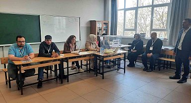 Fatih'teki bu sandıkta oy veren sayısı sandık görevlilerinin sayısından az