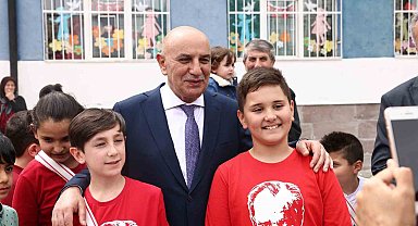 Geleceğin müzisyenleri için Kalaba İlkokuluna enstrüman desteği