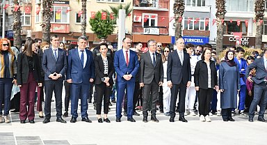 Gençlik Haftası kutlamaları çelenk töreni ile başladı