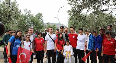 Gençlik ve Spor Bakanı Bergama'da gençlerle buluştu