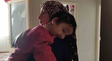 İstanbul'da 7 katlı apartmandan 3 yaşındaki çocuk otomobilin üzerine düştü