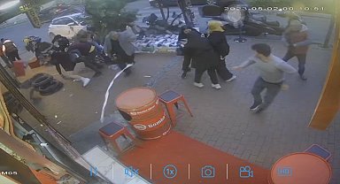 İstanbul'da dehşet anları kamerada: Araç yayaların arasına daldı