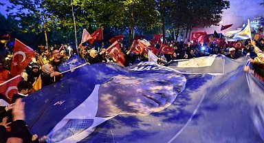 İstanbul'da fotoğraflarla seçim kutlamaları