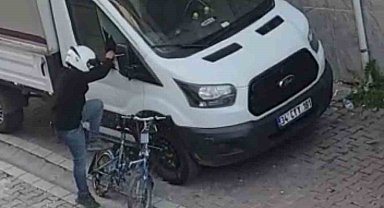 İstanbul'da komedi filmi gibi hırsızlık kamerada: Camı patlattı, çaldı yere düşürdü, tekrar alıp kaçtı