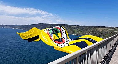 İstanbul'da köprülere Fenerbahçe bayrakları asıldı