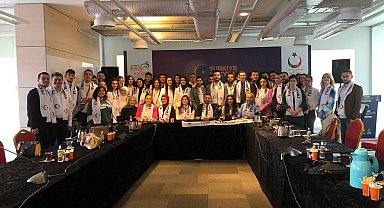 İstanbul'da seçim çalışmalarına katılan Balkanlı gençler kahvaltı programında buluştu