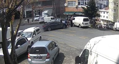 Önce Yaşlı Bir Kadına Ardından Minibüse Çarptı