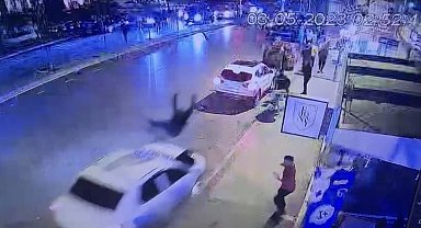 Yumruk Yiyen Şahıs Aracıyla Mekan Önündeki Vatandaşları Ezdi