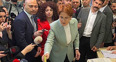 İYİ Parti Genel Başkanı Akşener oyunu Üsküdar'da kullandı