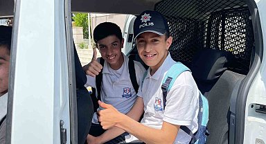 İzmir polisi özel öğrencilerin yanında