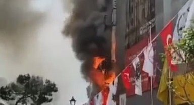 İzmir'de bir lokanta alev alev yandı