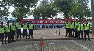 İzmir'de jandarma 300 reflektif yelek dağıttı