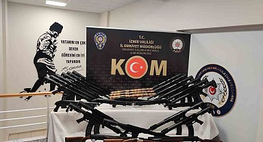 İzmir'de ruhsatsız silah ticareti yapan 2 kişi yakalandı