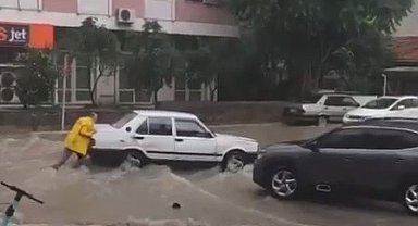 İzmir'i yine sağanak vurdu, manzara değişmedi