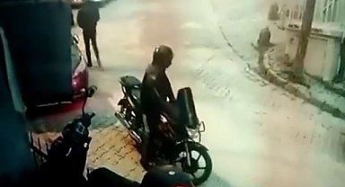 Kağıthane'de soğuk kanlı motosiklet hırsızları kamerada