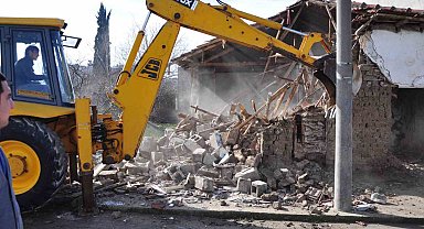 Karacabey'de metruk binalara geçit yok