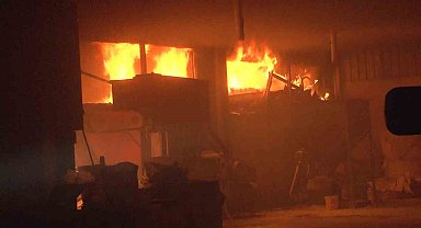 Kartal'da mobilya atölyesi alev alev yandı