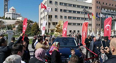 Keçiören'de vatandaşların beğenisine sunulan Togg yoğun ilgi gördü