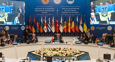 KEİPA toplantısı sırasında Ukrayna bayrağı açıldı