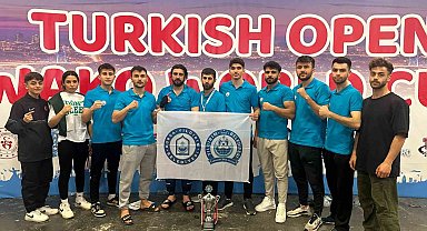Kick Boks turnuvasında Yıldırım rüzgarı