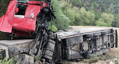 Kontrolden Çıkan Tırın Karşı Şeride Geçti 