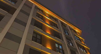 Küçükçekmece'de genç kız sokaktaki kavgayı izlerken camdan düştü