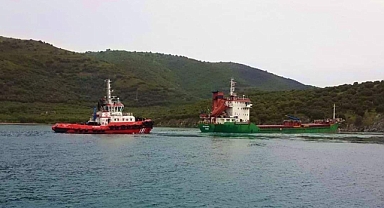Marmara Adası'nda Karaya Oturan Gemi Kurtarıldı   