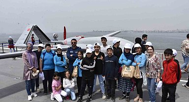 Menemenli öğrenciler ve muhtarlardan TCG Anadolu'ya ziyaret