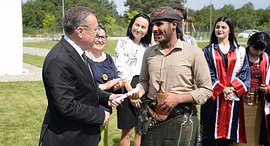 Misafir öğrencilerin mezuniyet coşkusu