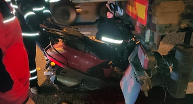 Motosiklet Tıra Ok Gibi Saplandı: Motokurye Hayatını Kaybetti   