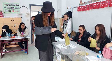 Oyuncu Dilan Çiçek Deniz oyunu kullandı